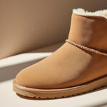 découvrez les bottines ugg tazz sand, alliant confort et élégance avec leur daim de haute qualité, parfaites pour les femmes cherchant style et bien-être au quotidien.